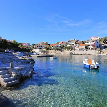 Ostricka Luka 13709c Rogoznica (Sibenik-Knin)